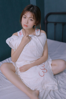 两个女人互添下身视频
